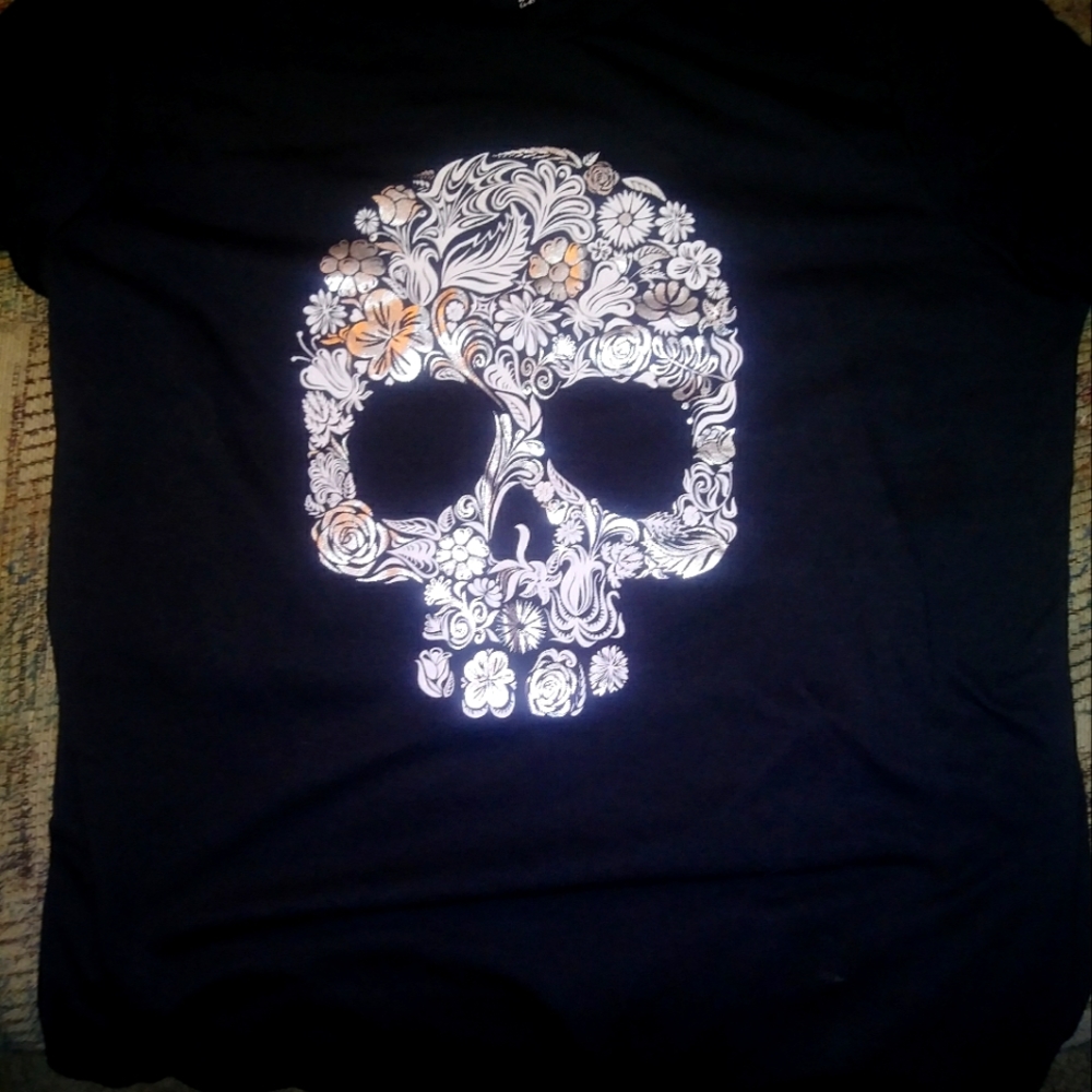 Women's small graphic tee. Black Brand: Celebrate Halloween!